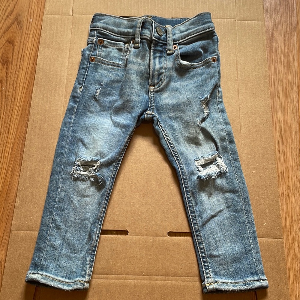 SKNY DENIM MEDIUM WASH w/ RIPS